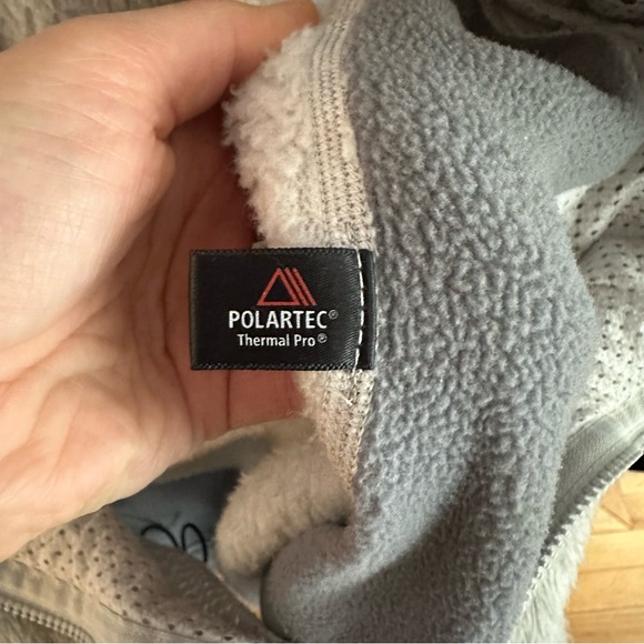 Patagonia Women's R3® Hi-Loft Hoody, Fog, size small - Picture 10 of 10